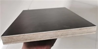 Ván ép phủ phim đen 18mm dùng cho xây dựng